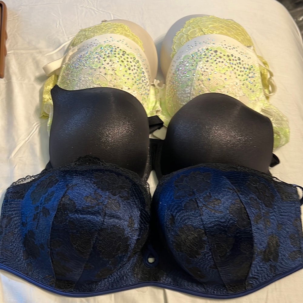 5 x Victoria’s Secret bras 38C